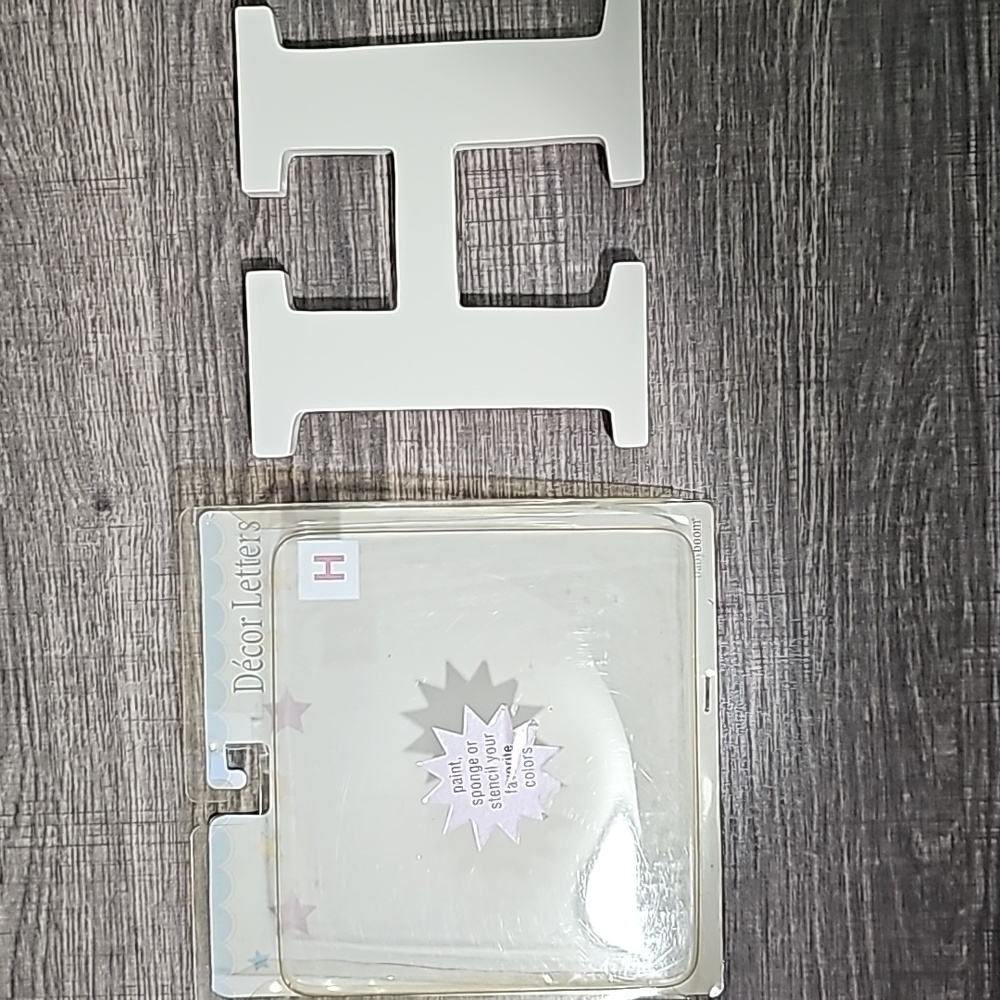 Baby Boom wooden decor letters. Letter H